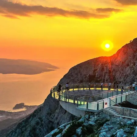 Ellamar Center Makarska