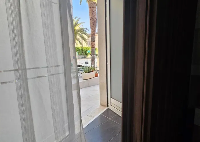 Ellamar Center * Makarska